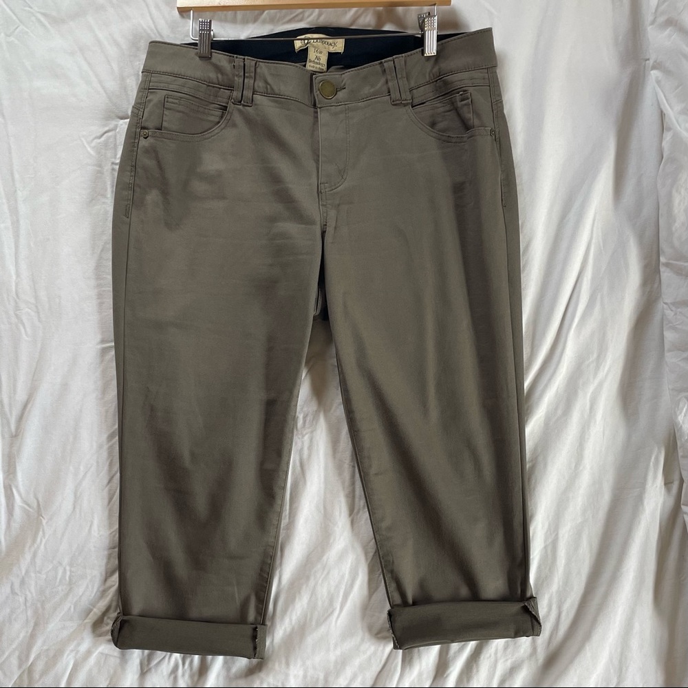 Light weight skinny leg twill capris with Ab Technology